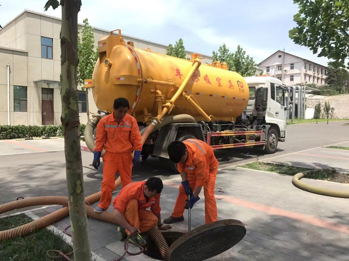 良庆化粪池清理与5-8吨吸粪车施工效率分析